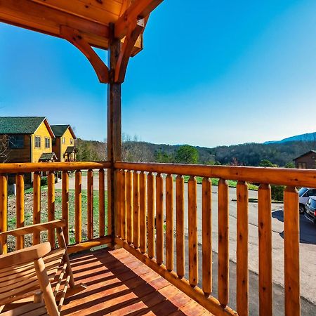 גטלינבורג Full Equipped Cabin With A Pool And Game Room Smokies Views מראה חיצוני תמונה